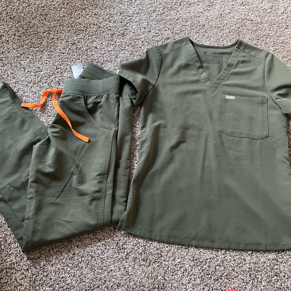 Xs moss figs scrubs